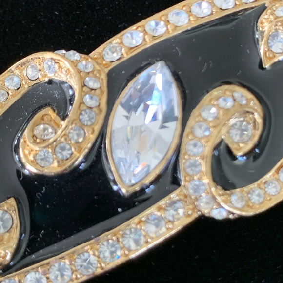 Vintage Crown Trifari Brooch - Picture 3 of 8